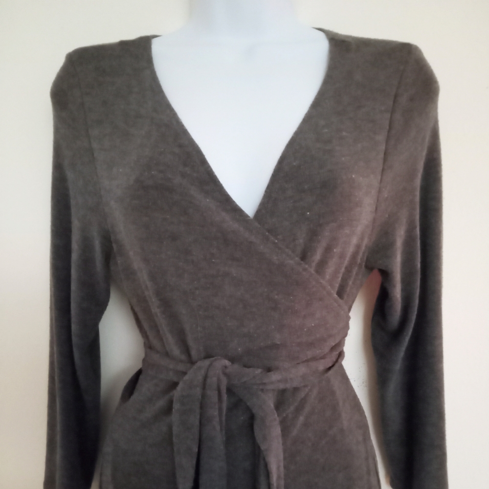 NWT🎁 FREE GIFT IS INCLUDED 🎁 Wrap Dress V- Neck, High Split, Midi - Picture 2 of 13
